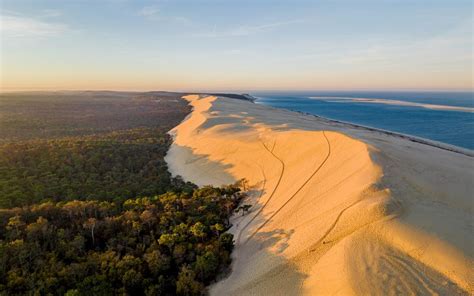 Vue panoramique sur la Dune du Pilat et la baie d'Arcachon