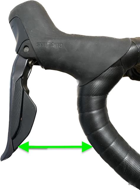Vue détaillée de l'ergonomie des leviers Shimano R8170