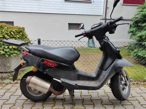 Photo du Peugeot Squab 50 avec son design néo-rétro