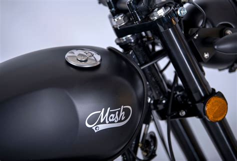 Une sélection de motos de la marque Mash, alliant design néo-rétro et performance.