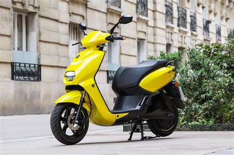 Photographie du scooter Peugeot Kisbee dans une de ses versions populaires
