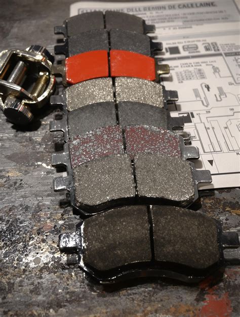 Infographie montrant la compatibilité des plaquettes EBC avec les étriers Brembo