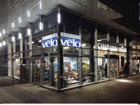 Photo de la façade du magasin Culture Vélo Boulogne-Billancourt avec des vélos exposés
