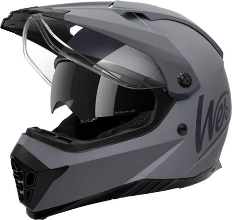 Image d'un casque moto avec écran principal clair et visière solaire interne abaissée