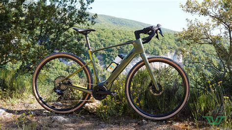 Vue d'ensemble du Cannondale Synapse Neo Allroad 1 avec le moteur Bosch Performance Line SX intégré.
