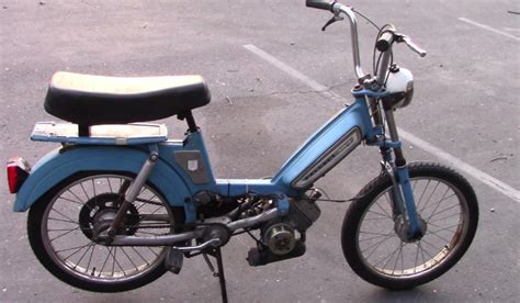 Schéma des différentes versions de la Peugeot 103 et leurs caractéristiques.