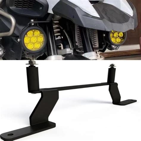 Supports de phares additionnels fabriqués artisanalement.