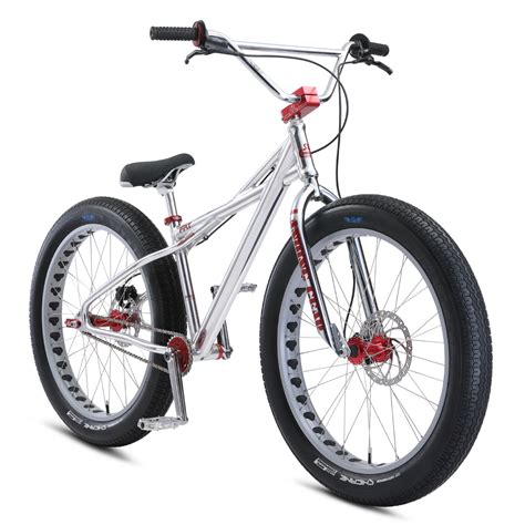 Illustration du vélo SE Racing Fat Quad en action dans un skatepark