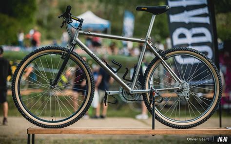 Collection de VTT vintage en titane