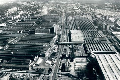 Vue aérienne de l'usine Motobécane de Saint-Quentin dans les années 1960