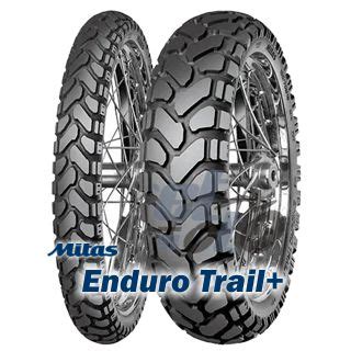 Gros plan sur la bande de roulement du pneu Mitas ENDURO TRAIL PLUS E-07+, mettant en évidence ses crampons.