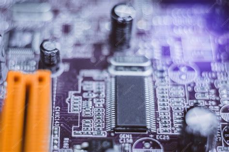 Gros plan sur les puces LED de l'antenne fouet, montrant leur luminosité et la qualité de la lumière émise.