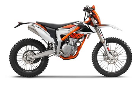 KTM Freeride 250 F en action sur un terrain accidenté