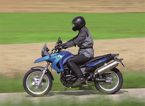 Comparaison des dimensions et du design entre la F 650 GS monocylindre et bicylindre
