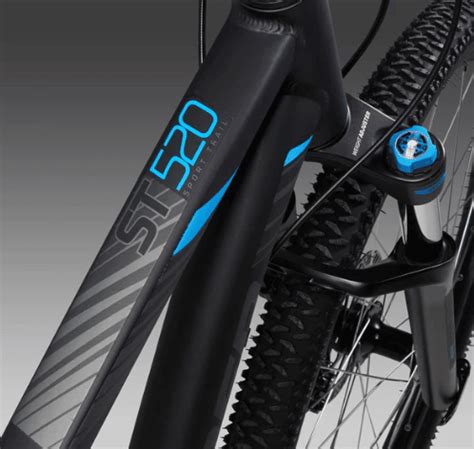 Gros plan sur le système de freinage à disque du VTT Rockrider ST 520