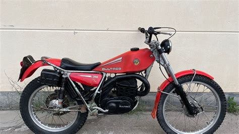 Photo d'une Bultaco Frontera restaurée, mettant en avant son aspect extérieur