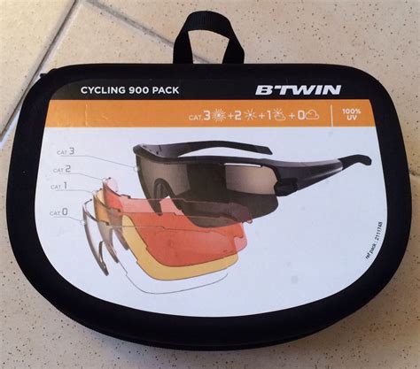 Photo du pack B'Twin Cycling 900, montrant la monture rouge et les trois verres supplémentaires