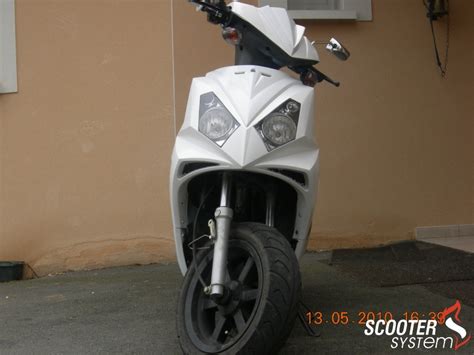 Galerie photos du FYM Strike Strike Racing White