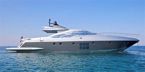 Photo aérienne du yacht Azimut 86S en navigation