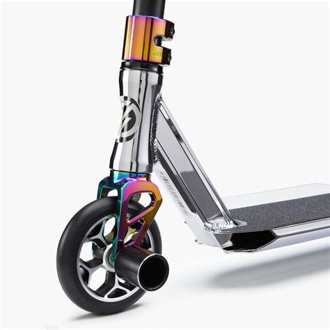 Infographie comparant les spécifications des trottinettes freestyle Oxelo MF1.8+ et MF3.6 V5