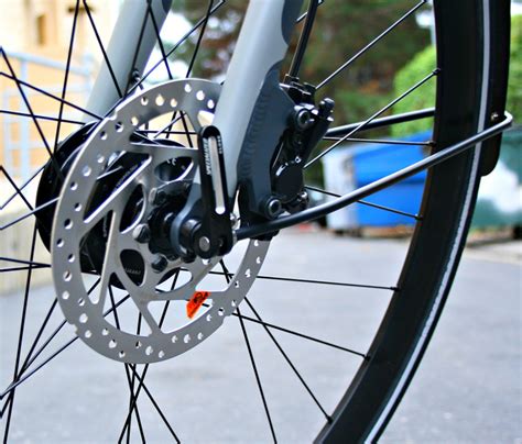 Exemple de frein à disque hydraulique Shimano sur un VTT Orbea