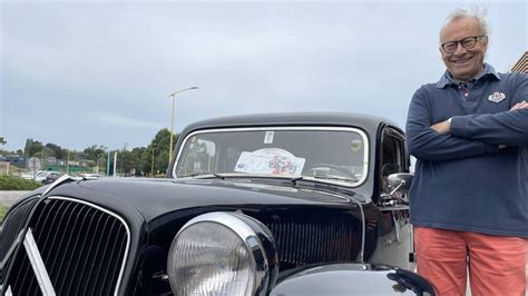Didier Frémont, nouveau président du Vannes Rétromobile Club, aux côtés d'une Citroën Traction