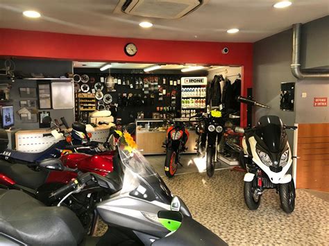 Vue d'ensemble de l'espace de vente de motos neuves et d'occasion chez Dream Bike