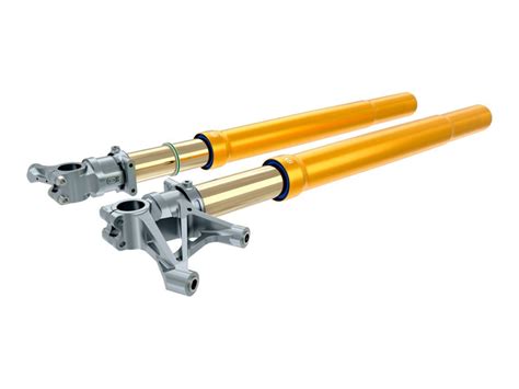 Gros plan sur la fourche Öhlins NIX30 de 43 mm avec traitement TIN et le système Öhlins Smart EC 2.0.