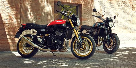 Comparaison visuelle des différentes versions de la Kawasaki Z900RS (standard, Blackball Edition, SE).