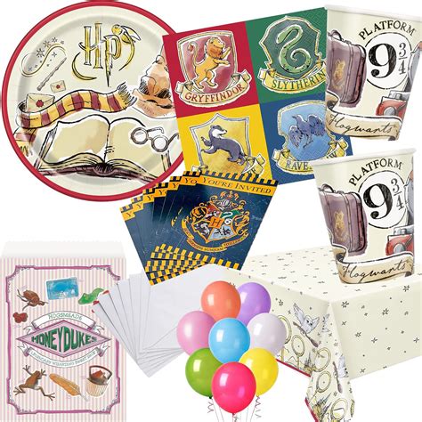 Kit de fête Harry Potter contenant divers accessoires et décorations.