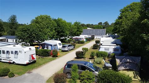 Vue du Camping Pen Palud avec ses piscines et emplacements