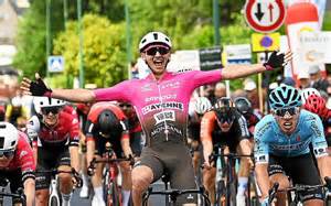 Tom Dumoulin célébrant sa victoire au contre-la-montre individuel masculin