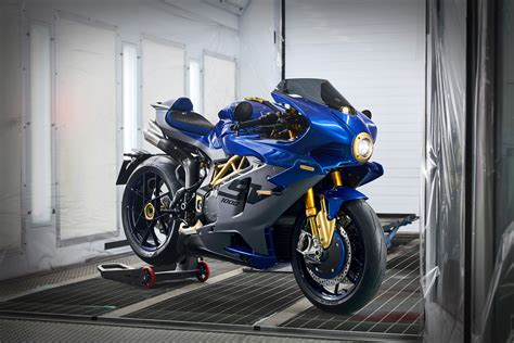 Infographie présentant les trois niveaux de personnalisation du programme Sartoria Meccanica de MV Agusta.