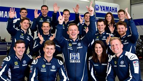 Photo de l'équipe Star Racing Yamaha 2025 avec tous les pilotes