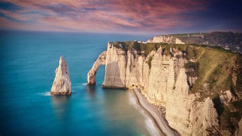 Falaises d'Étretat vues depuis la Vélomaritime