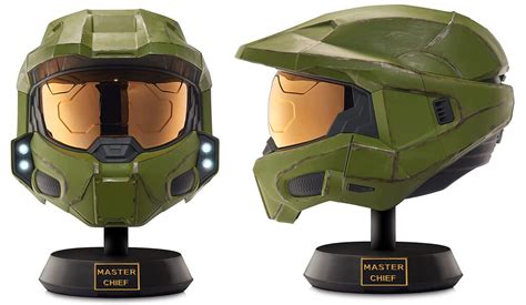 Réplique détaillée du casque du Master Chief, mettant en avant son design iconique et sa visière verte.
