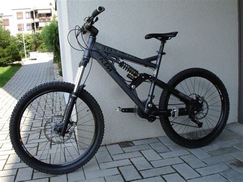 Schéma du cadre du KTM Caliber 38 illustrant les différentes mesures géométriques.