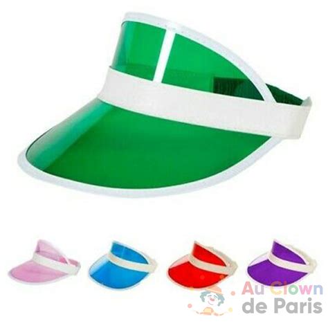 Exemple de casquette à visière personnalisée avec un foulard noué autour, style années 90