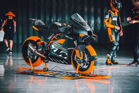 Détail aérodynamique de la KTM RC 8C avec ailerons
