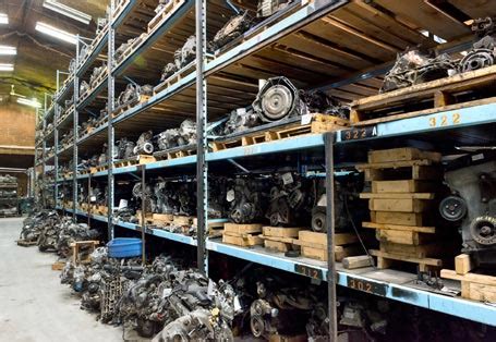 Logo de l'entreprise GAM Motos ou une photo de leur entrepôt de pièces détachées.