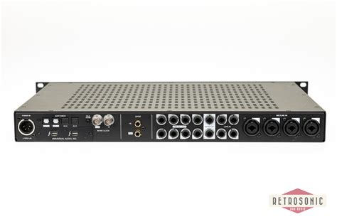 Schéma de connexion d'une interface audio Thunderbolt Apollo 8 Quad avec des périphériques UAD.