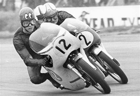 Illustration de John Cooper avec son casque 