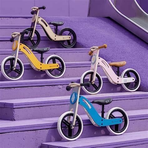 Vue rapprochée de la selle ajustable et des poignées de la draisienne