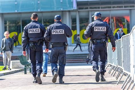 Photographie de Gardiens de la paix à vélo, surnommés les 