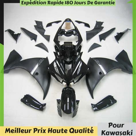 Schéma illustrant les différentes parties d'un kit carénage moto