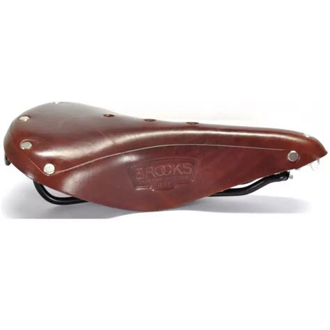 Photographie d'une selle Brooks B17 en cuir, mettant en évidence sa texture et sa finition.