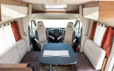 Salle d'eau modulable du camping-car Pilote P650C Essentiel