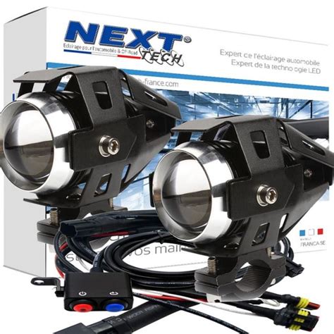 Ensemble de mini feux additionnels LED montés sur une moto customisée