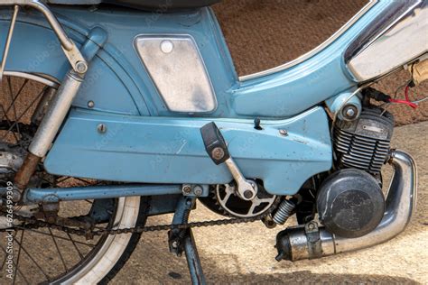 Photographie d'un ancien cyclomoteur Rieju Nº1