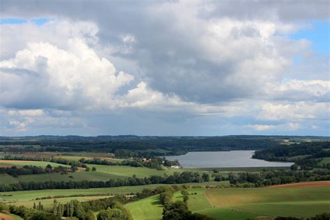 Paysage du Plateau de Langres avec ses collines et forêts